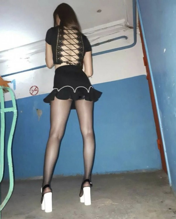 В подъезде 