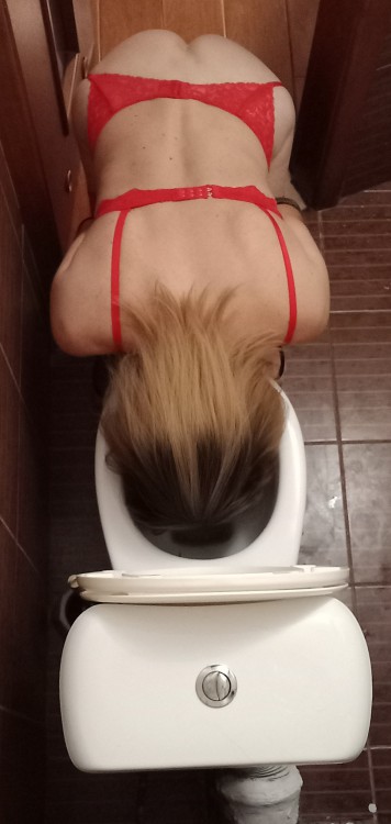 Toilet whore